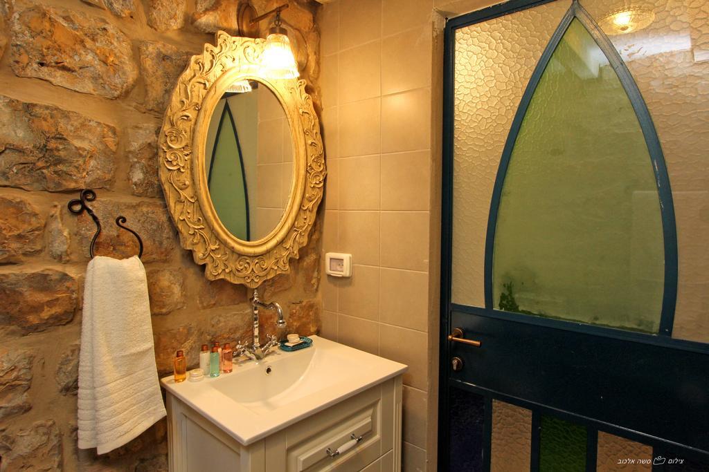 Hotel Beit Ha'Omanim Safed Habitación foto